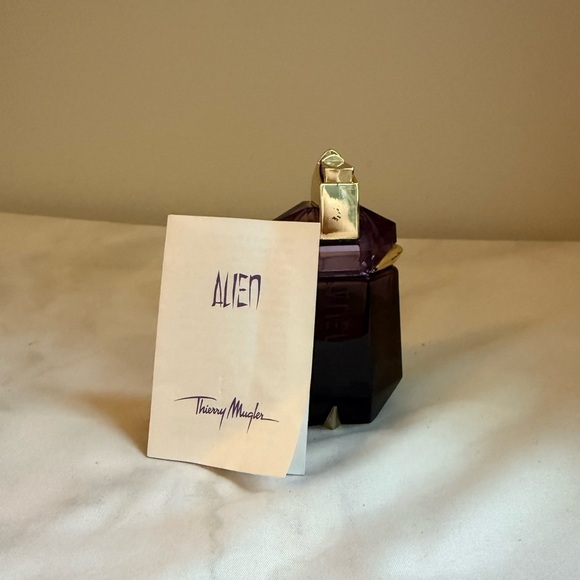 Mugler Alien Perfume - Picture 1 of 9